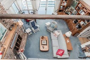 Smart TV - Charming Waterfront Cottage with Private Dock (Southport)