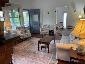 Smart-TV, Bücher, Stereoanlage, Drucker