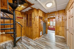 Interior - Cozy Cottage and Bunkhouse right at the Water`s Edge (East Boothbay)