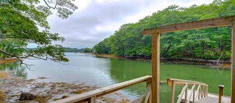 Charming Waterfront Cottage