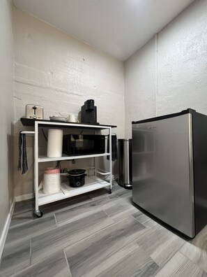 Interior - Studio basement - West University & Parking (Tucson)