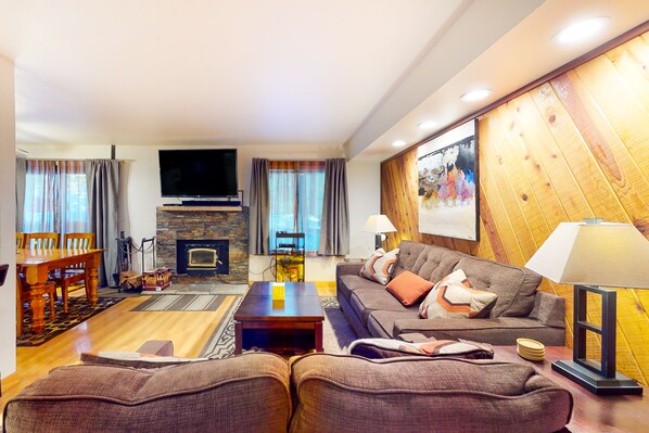 TV, fireplace, table tennis, streaming services