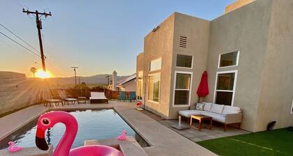 Flaming Fun House - POOL /SPA, GAME Room, Views, Pet Friendly, Monthly deals