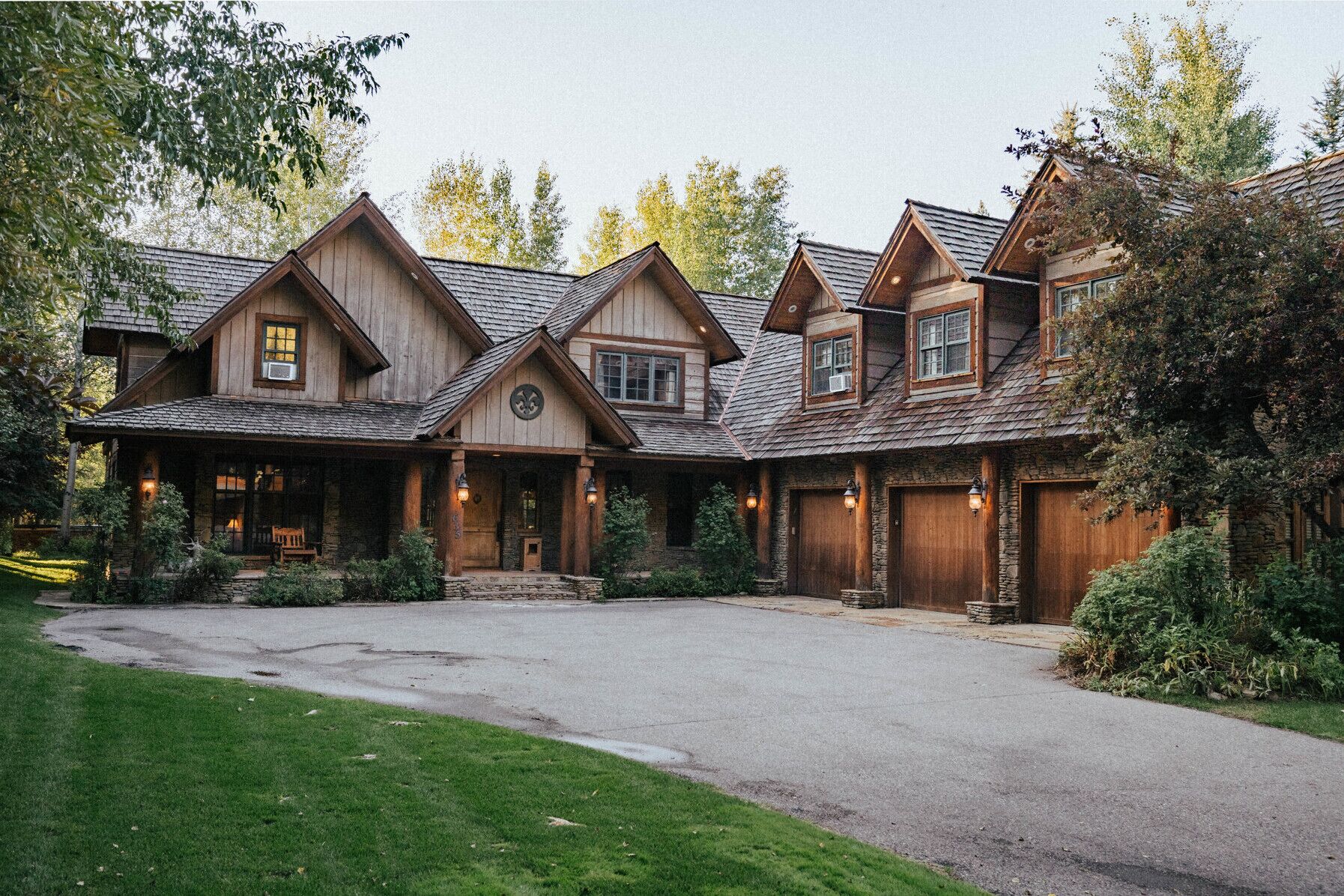 Abundance of Nature, Breathtaking Views, and Privacy