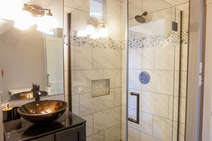 Combined shower/tub, towels, soap, shampoo