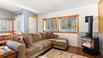 Smart TV, lareira, DVD player