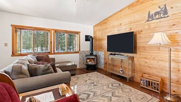 Smart TV, lareira, DVD player