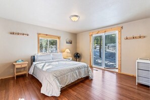 2 chambres, fer et planche à repasser, lit parapluie, Wi-Fi gratuit