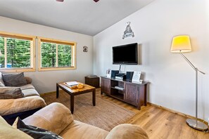 Smart TV, DVD player, books, stereo