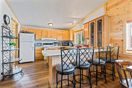 Fridge, microwave, oven, stovetop. Stanley Stays - The Ponderosa Pine Cabin