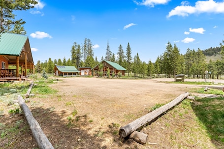 Property grounds. Stanley Stays - The Ponderosa Pine Cabin