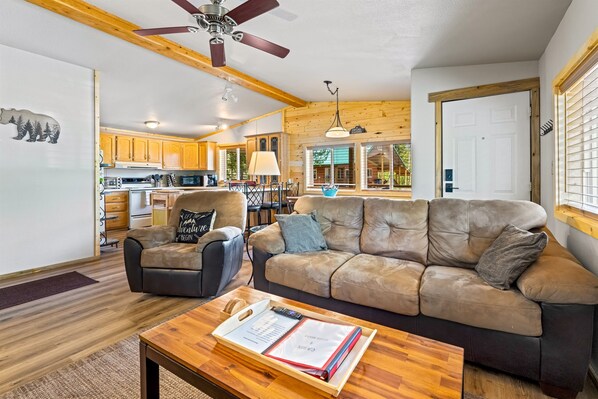 Smart TV, DVD player, books, stereo