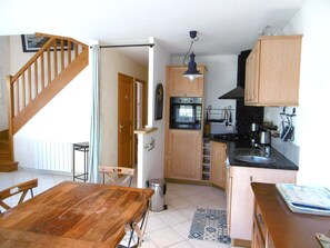 Kühlschrank, Geschirrspüler, Toaster, Kochgeschirr/Geschirr/Besteck