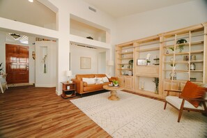 Interior - Entire Home in Paradise Valley Village - magic zip code! (Scottsdale)