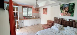 1 chambre, fer et planche à repasser, Wi-Fi gratuit, draps fournis