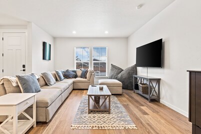 The Grey Havens-stunning new build family friendly with a laid back beach vibe. 