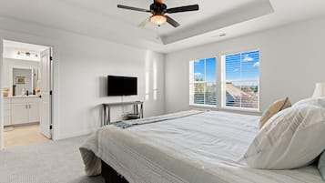 3 bedrooms, desk, iron/ironing board, free WiFi