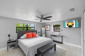 5 habitaciones, tabla de planchar con plancha y cuna de viaje