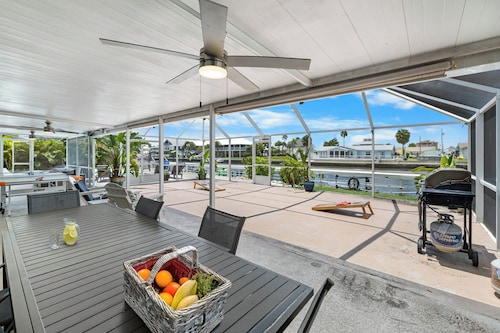 Waterfront/5BR w/Heated Pool/Kayaks & Ping-Pong