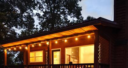 Exquisite views of Shawnee National Forest seen from a private, covered hot tub.