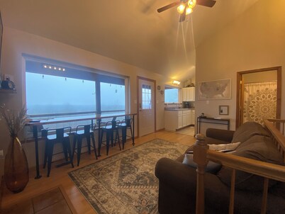 Exquisite views of Shawnee National Forest seen from a private, covered hot tub.