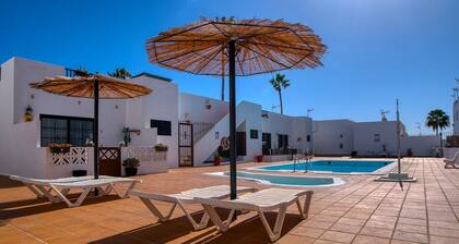 Sea Waves Lanzarote - Large terrace, community pool, WiFi with fiber