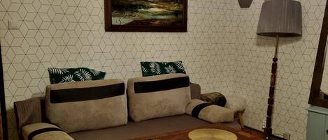 Fernseher, Bücher, Stereoanlage