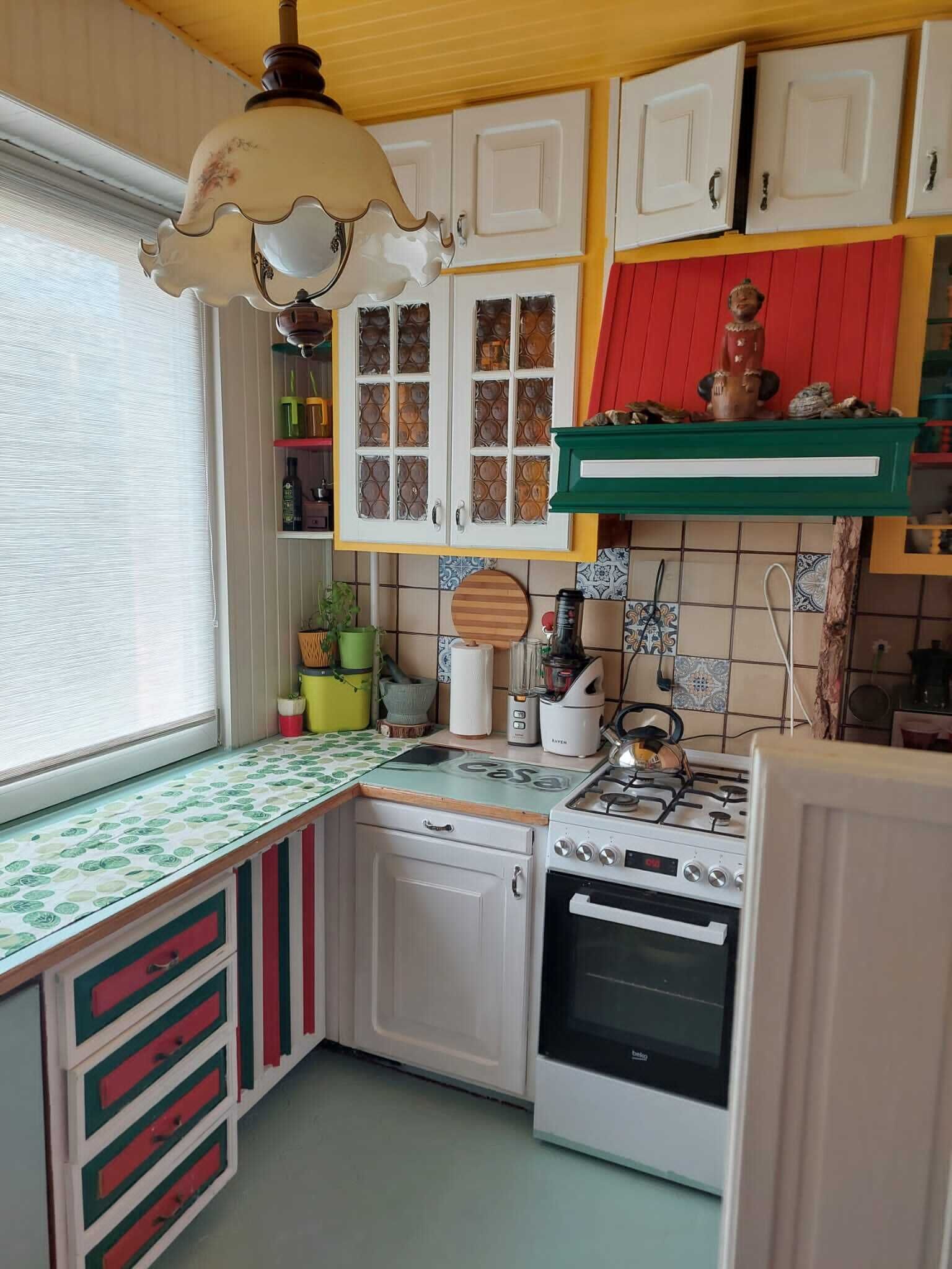 Kühlschrank, Mikrowelle, Ofen, Geschirrspüler