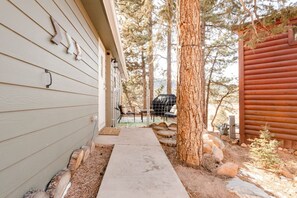 Terrace/patio - Cozy 1BR Chalet | Pikes Peak, Grill & Relaxing Patio (Woodland Park)