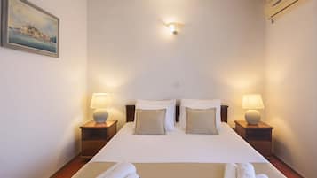Comfort Double Room | Hypo-allergenic bedding, in-room safe, desk, soundproofing