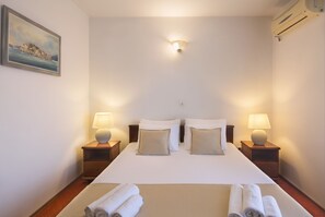 Comfort Double Room | Hypo-allergenic bedding, in-room safe, desk, soundproofing - Villa Ljubanovic (Budva)