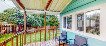 Renovated, dog-friendly cottage with a covered porch, deck, yard, & washer/dryer