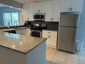 Private kitchen - New kitchen with updates furnitures ,close IMG and BEACH (bradenton)