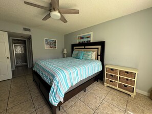 2 bedrooms, iron/ironing board, WiFi, bed sheets - New kitchen with updates furnitures ,close IMG and BEACH (bradenton)
