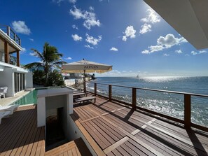Terrace/patio - Amazing 7 Bedroom 5 Bath Villa Beachfront Private Pool  (Simpson Bay)