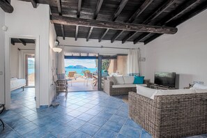 Family House, 3 Bedrooms, 2 Bathrooms (Scoglietto 46 150m From The Sea) | Living area - Villetta Scoglietto (Loiri Porto San Paolo)