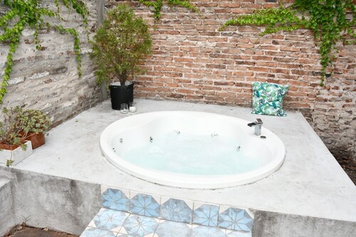Casona Alegre with outdoor Jacuzzi in Luján Argentina