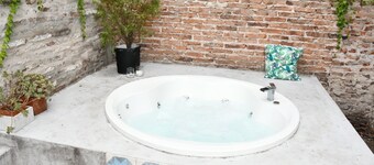 Casona Alegre with outdoor Jacuzzi in Luján Argentina