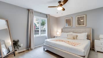 3 bedrooms, desk, iron/ironing board, free WiFi