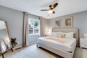 3 bedrooms, desk, iron/ironing board, free WiFi