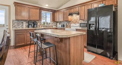 Happy Valley Home + Hot Tub+ Game Room!