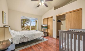 3 bedrooms, desk, iron/ironing board, travel cot