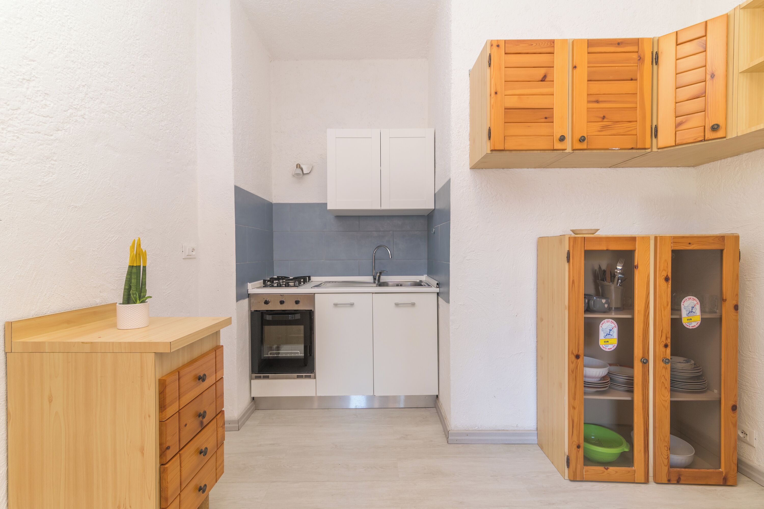 Apartamento standard, vários quartos (Piazzetta Bilo Porto 50m From The) | Cozinha americana privada | Geladeira, fogão, cooktop, cafeteira/chaleira
