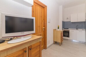 Réfrigérateur, four, plaque de cuisson, cafetière/bouilloire