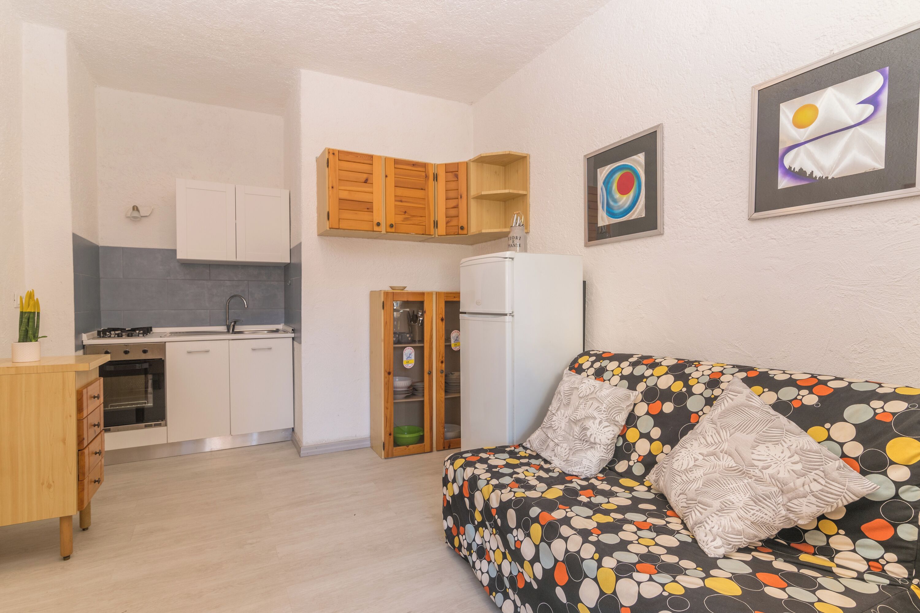 Apartamento standard, vários quartos (Piazzetta Bilo Porto 50m From The) | Sala de estar | TV de tela plana 21 polegadas com canais a cabo, TV