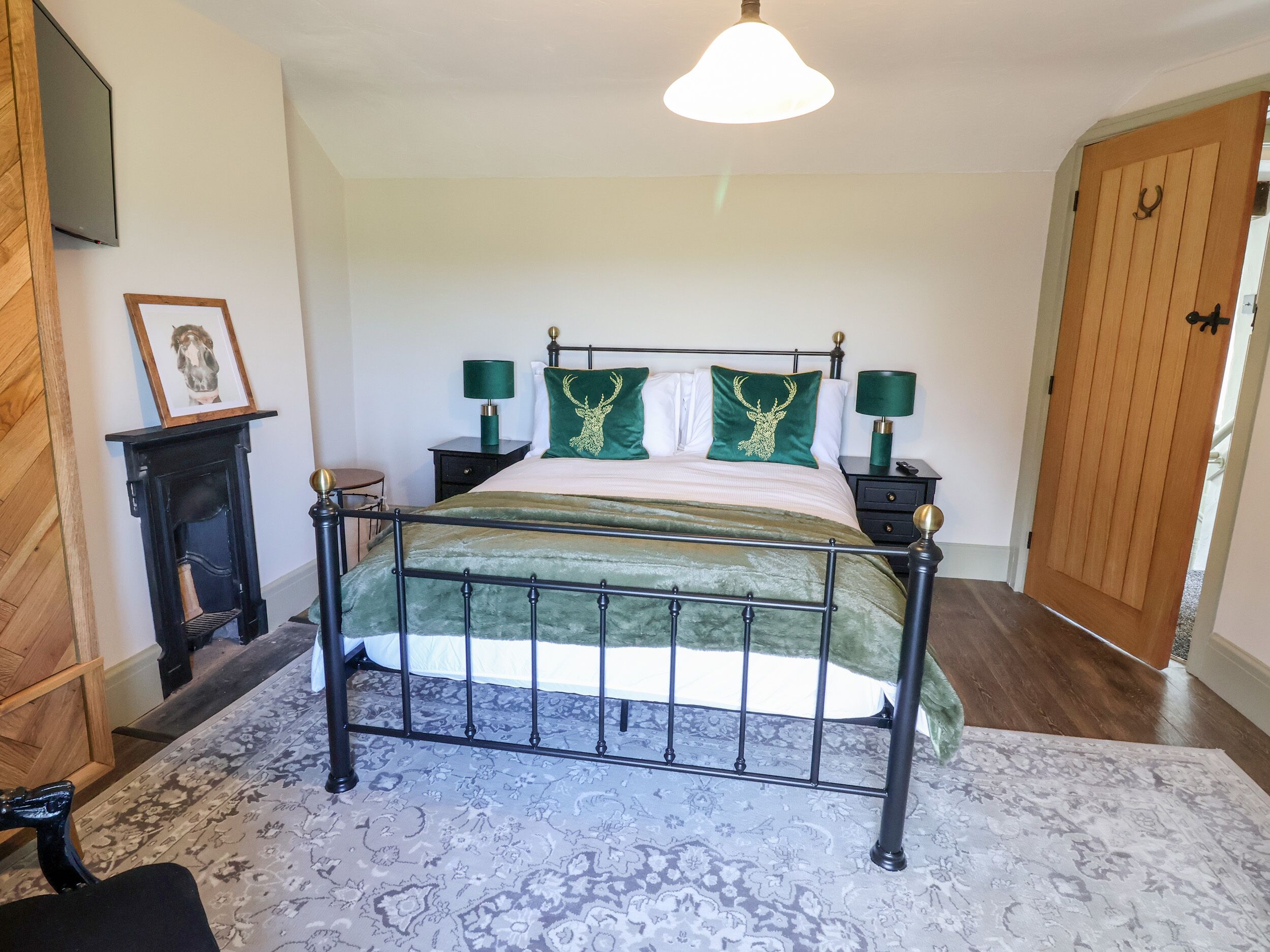 3 bedrooms, individually decorated, individually furnished, free WiFi
