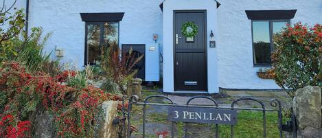 Cottage | Front of property