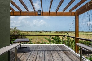 Outdoor dining - La Mer de Canne" Villa Standing Evasion Ivoire Rendezvous in the tropics! (petit canal)