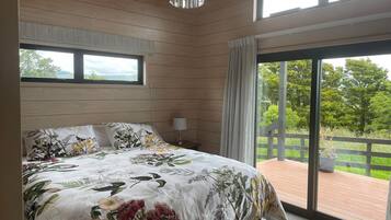 3 makuuhuonetta, työpöytä, silitysrauta/-lauta, Wi-Fi