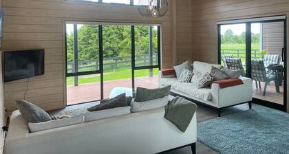 Quite Private close to cafes beach river